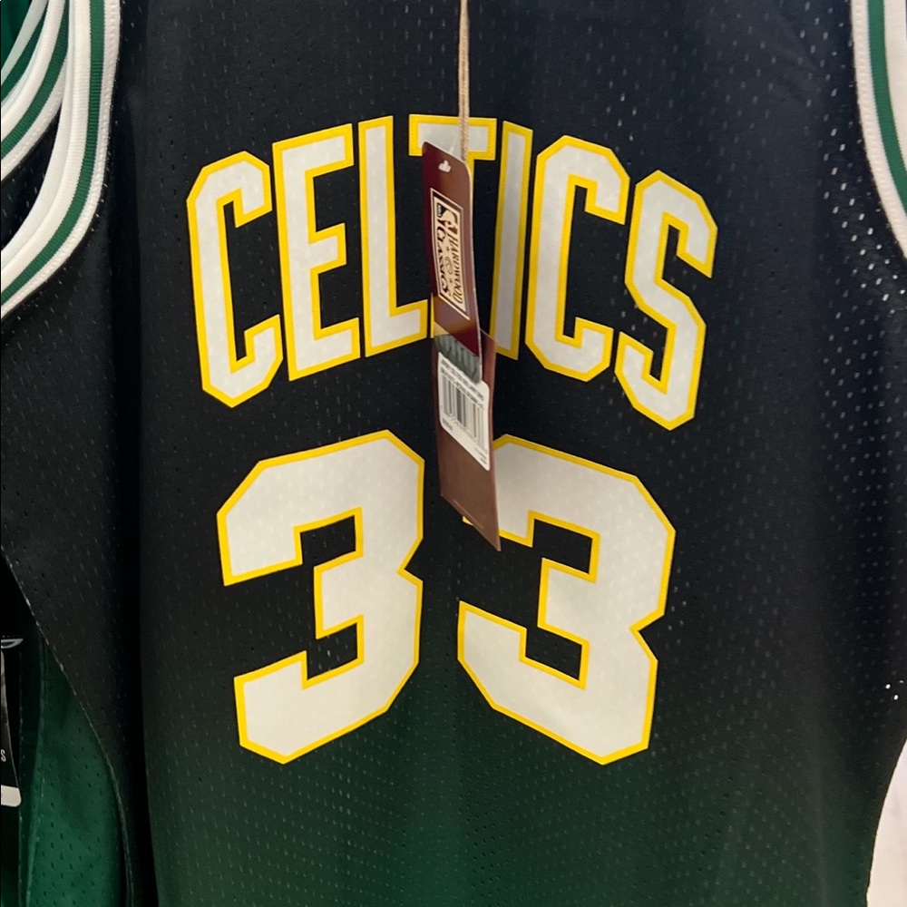 NWT size xL Celtics jersey ( multicolor)